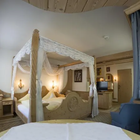 Alpenhotel Fernau 호텔